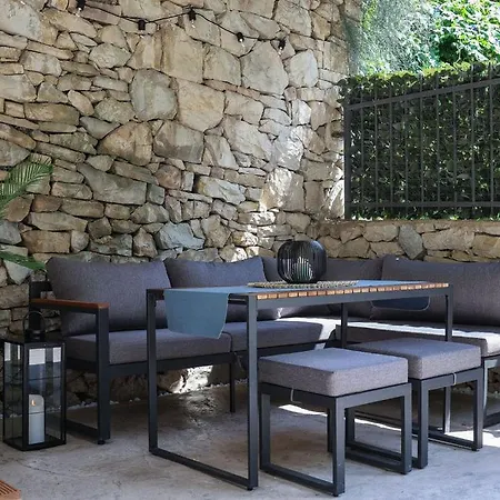 Appartamento Azura Jacuzzi - Private Courtyard & Hot Tub