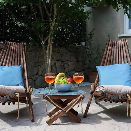 Azura Jacuzzi - Private Courtyard & Hot Tub