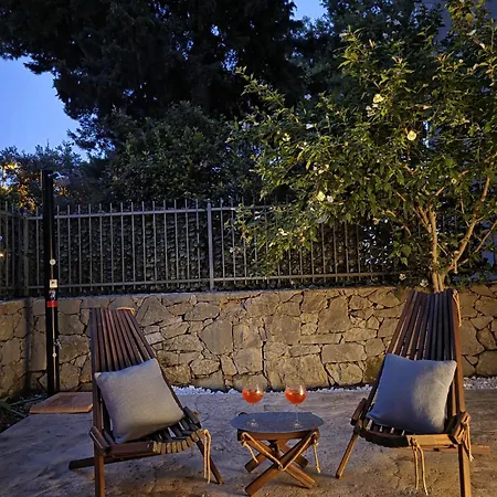 Azura Jacuzzi - Private Courtyard & Hot Tub Apartamento Split