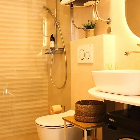 Apartamento Azura Jacuzzi - Private Courtyard & Hot Tub *