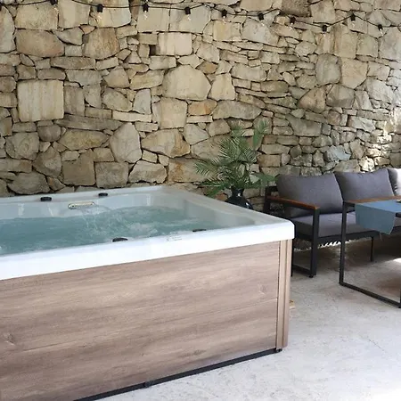 Appartamento Azura Jacuzzi - Private Courtyard & Hot Tub Spalato