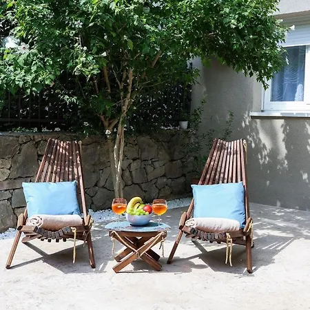 Apartamento Azura Jacuzzi - Private Courtyard & Hot Tub