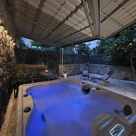 Azura Jacuzzi - Private Courtyard & Hot Tub Apartamento *