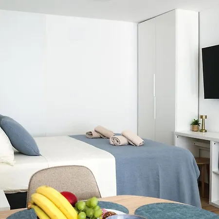 Apartamento Azura Jacuzzi - Private Courtyard & Hot Tub *