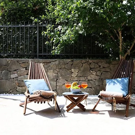 Azura Jacuzzi - Private Courtyard & Hot Tub Apartamento *