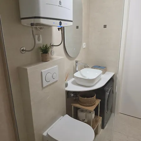 Azura Jacuzzi - Private Courtyard & Hot Tub Apartamento Split