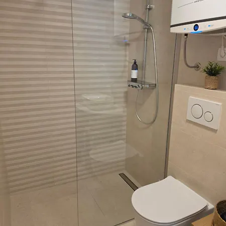 Apartamento Azura Jacuzzi - Private Courtyard & Hot Tub Split